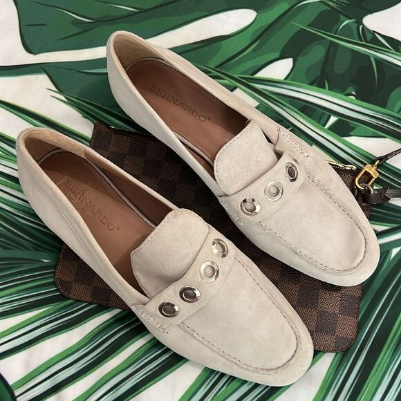 Bernardo light gray loafer with silver round stud and round unique heel - Picture 4 of 7